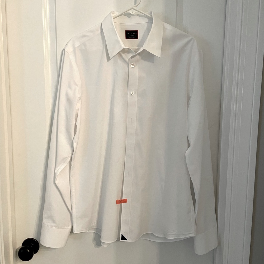 Men’s white button down UNTUCKit shirt